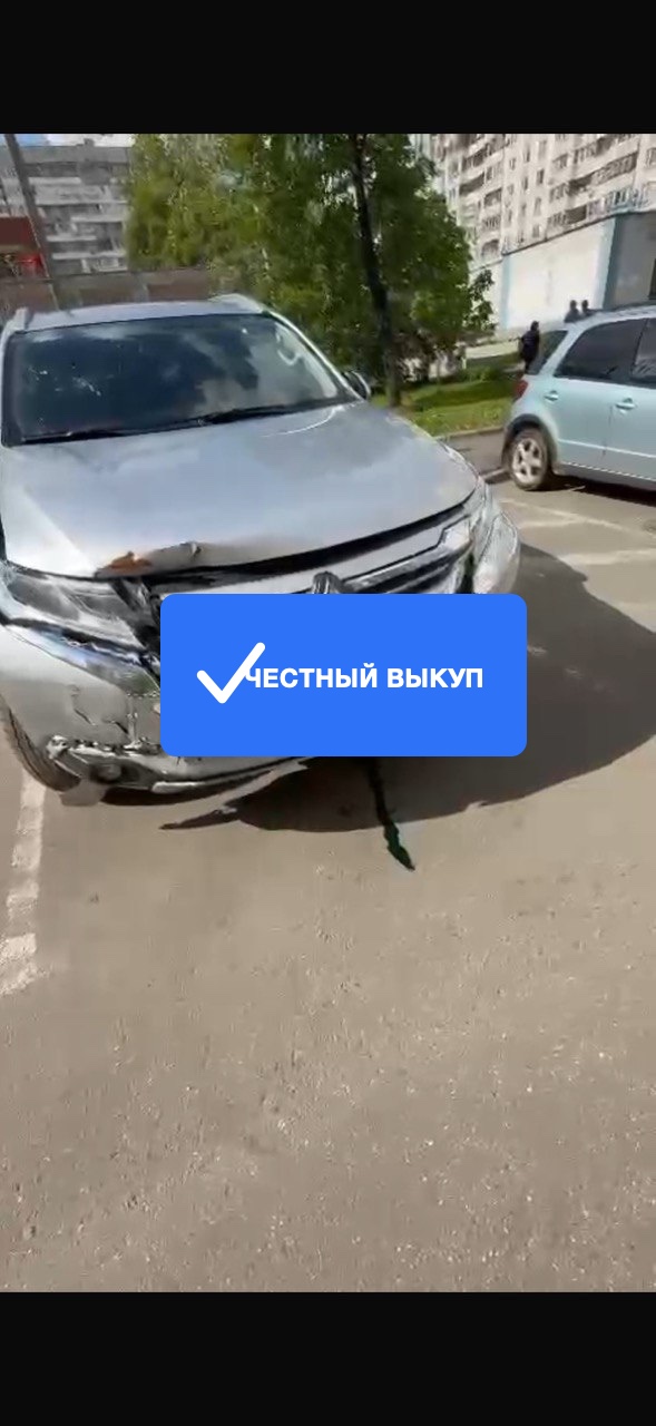Автомобиль Mitsubishi: видимые повреждения передней части