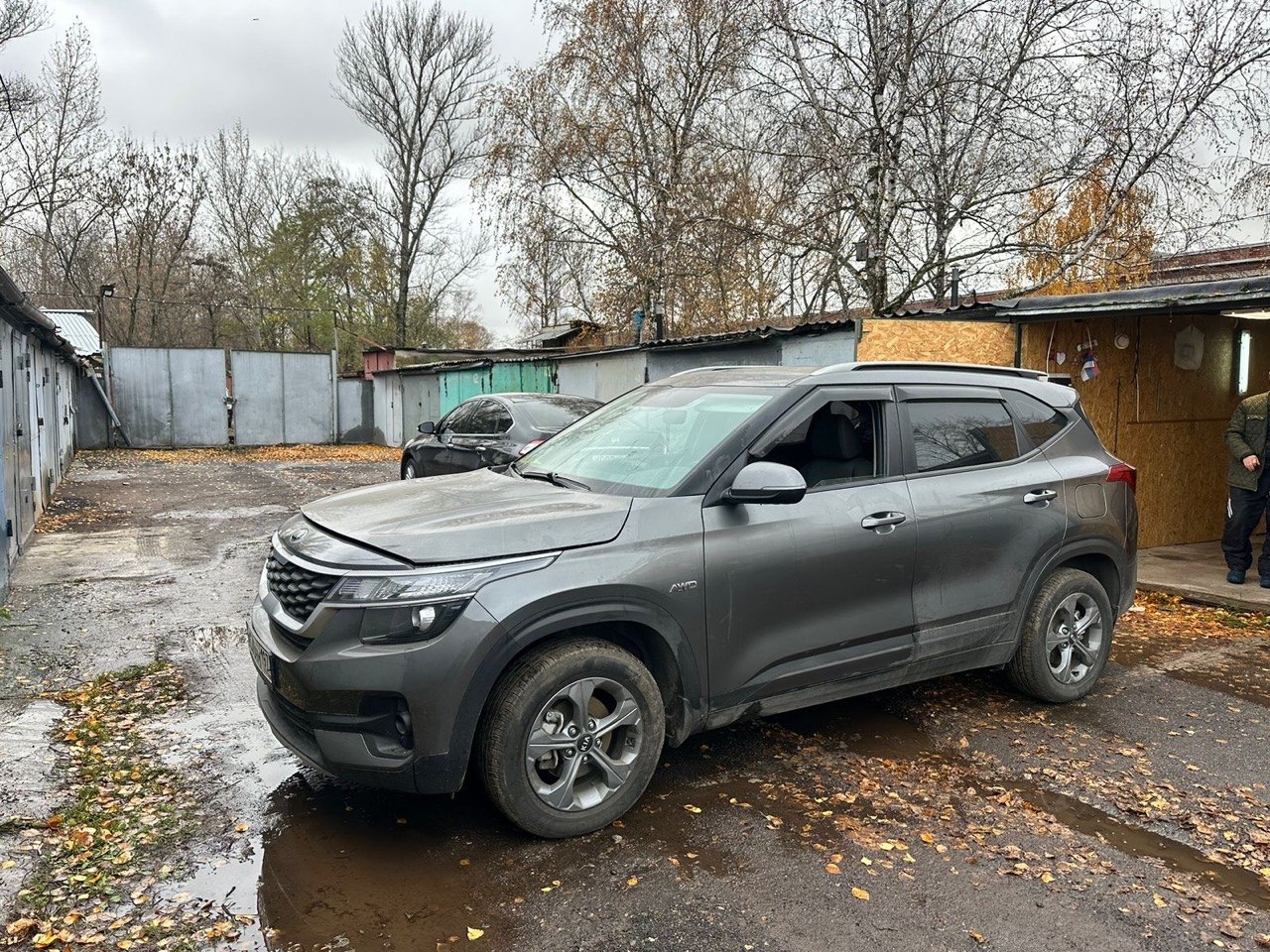 Kia Seltos: видимые повреждения передней части