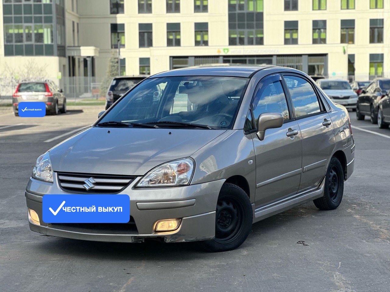 Suzuki Liana: седан