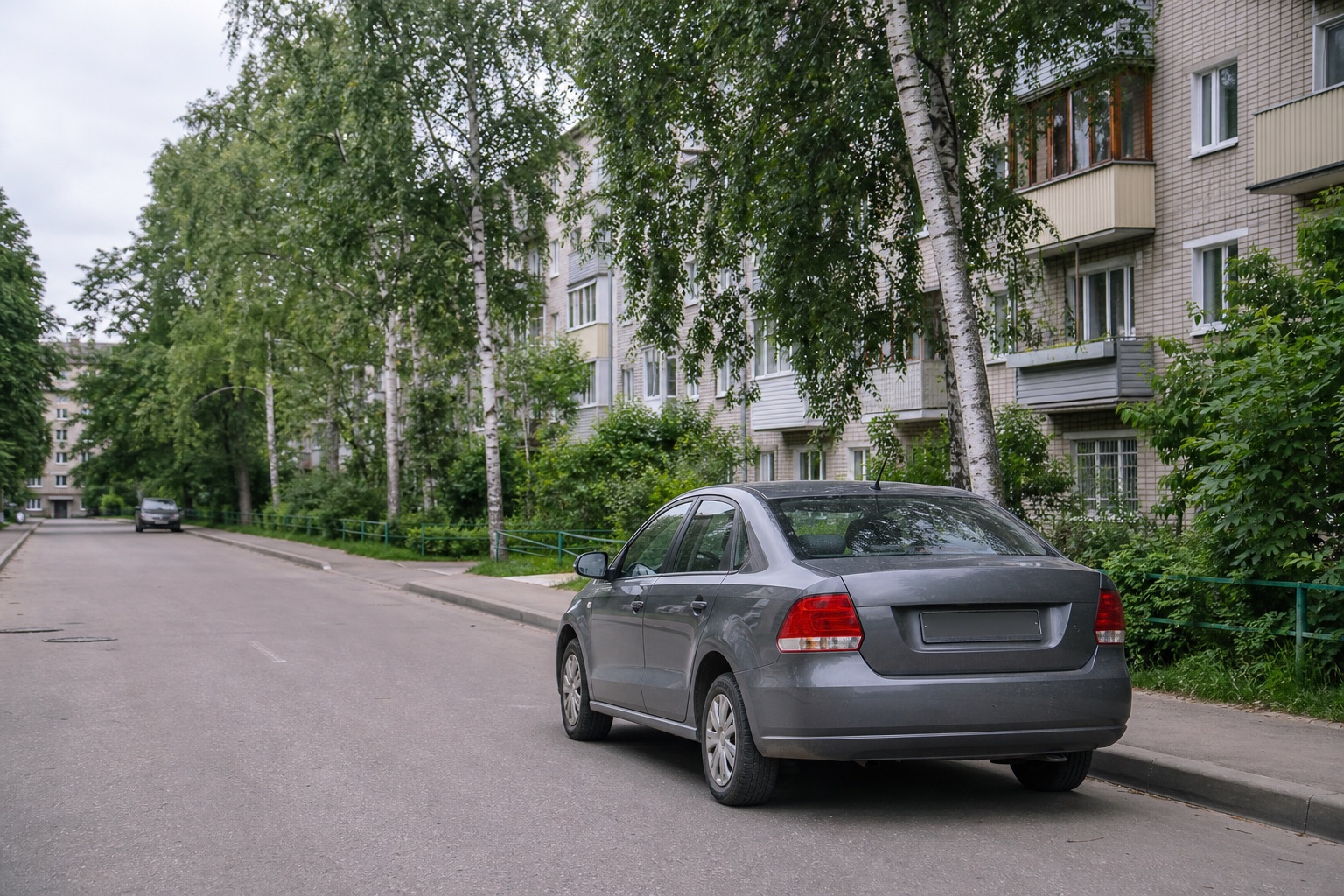 Автомобиль на городской улице перед продажей в Москве